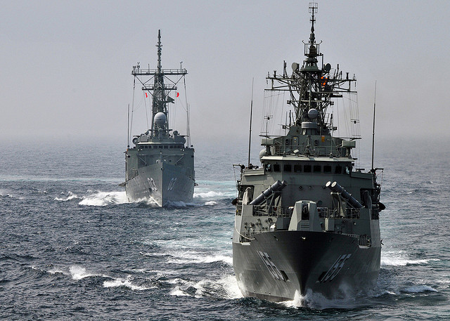 The Royal Australian Navy Adelaide-class guided-missile frigate HMAS Sydney (FFG 03) and the Anzac-class frigate HMAS Ballarat (FFH 155) conduct formation maneuverings in the Atlantic Ocean July 17, 2009. 