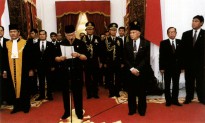 Mr. Suharto presented his address of resignation as President of the Republic of Indonesia at Merdeka Palace Jakarta, 21 May 1998.