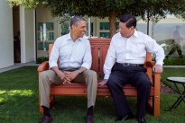 President Barack Obama presents President Xi Jinping of the People's Republic of China with a gift of an inscribed redwood park bench at the Annenberg Retreat at Sunnylands in Rancho Mirage, Calif., June 8, 2013. (Official White House Photo by Pete Souza)