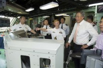 SINGAPORE (May 14, 2013) Republic of Singapore Defense Minister Dr. Ng Eng Hen, right, and Chief of Naval Operations (CNO) Adm. Jonathan Greenert are given a tour of the littoral combat ship USS Freedom (LCS 1) by the Gold crew commanding officer Cmdr. Timothy Wilke.