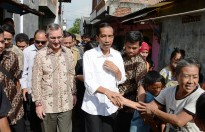 Then Ambassador Marciel joined Governor Joko Widodo for Kampung Visit, June 2013.