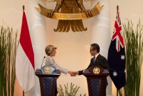 Foreign Minister Julie Bishop and Indonesian Foreign Minister Dr Marty Natalegawa hold a media conference at Gedung Pancasila in Jakarta, 5 December 2013