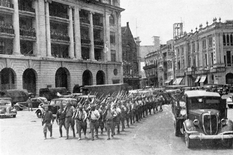 Japanese Soldiers enter Singapore.